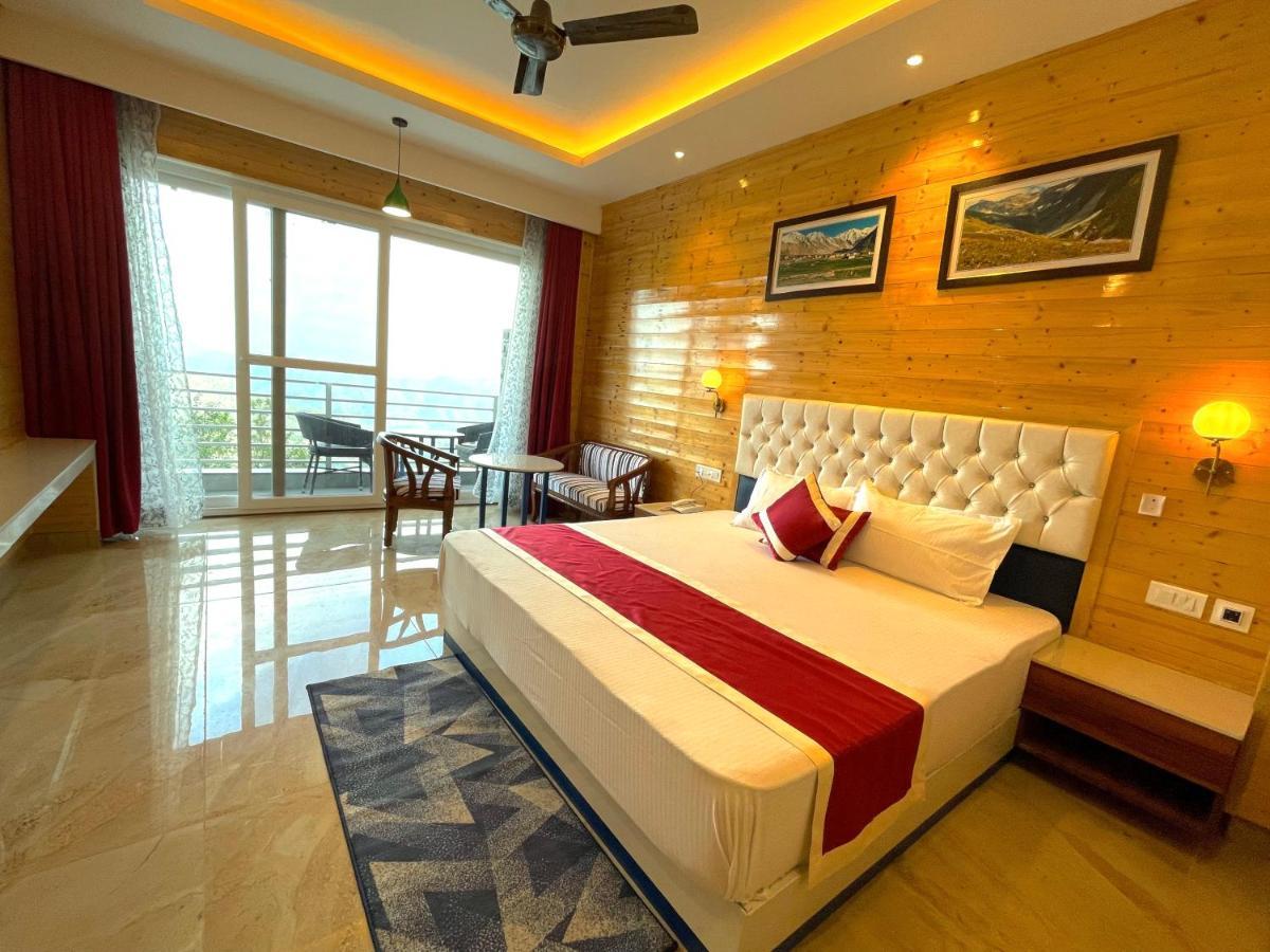 Hotel Wood Stock Luxury - A Boutique Property - Penthouse - Open Air Restaurant & Terrace Kasauli Buitenkant foto