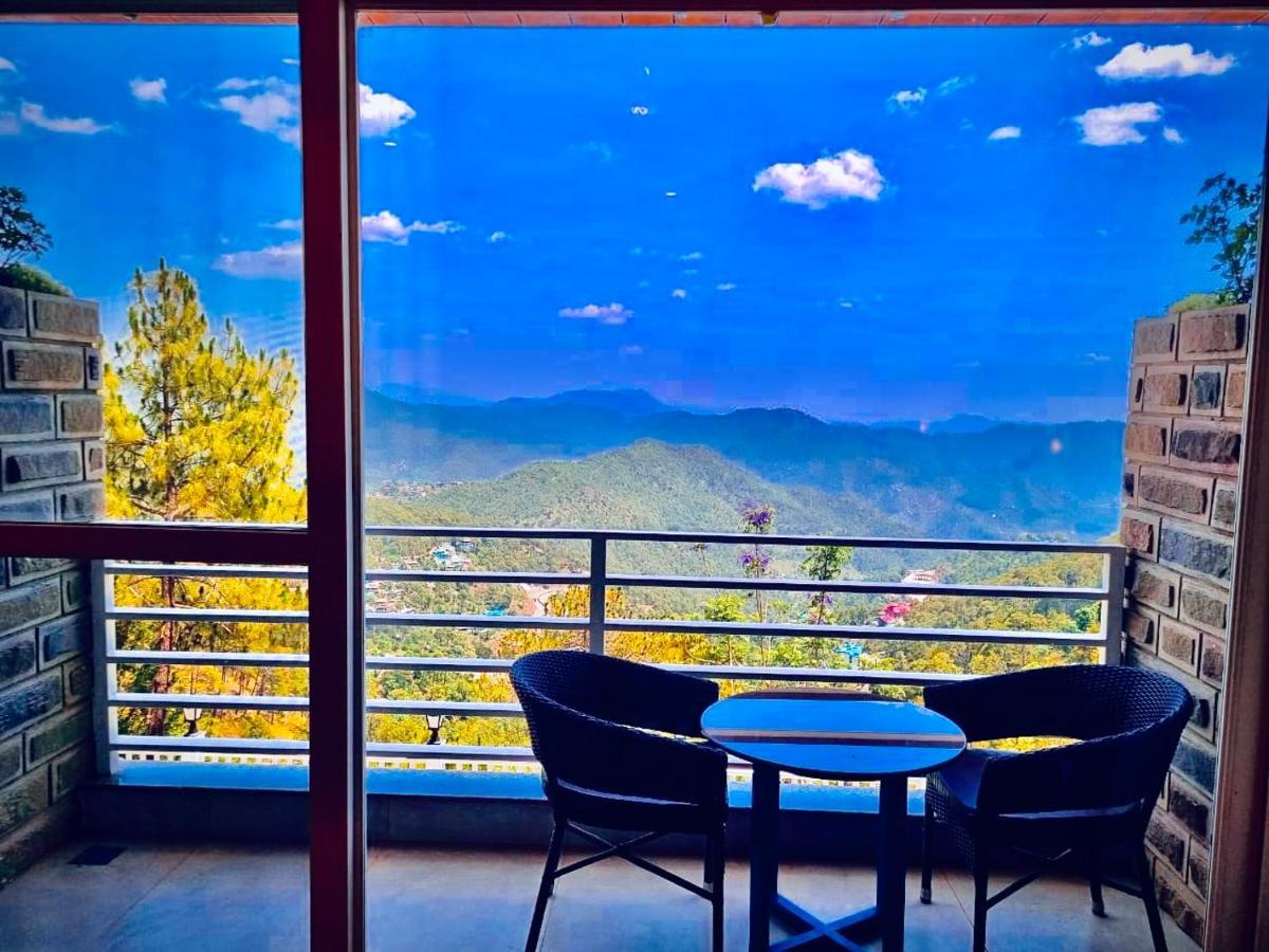 Hotel Wood Stock Luxury - A Boutique Property - Penthouse - Open Air Restaurant & Terrace Kasauli Buitenkant foto