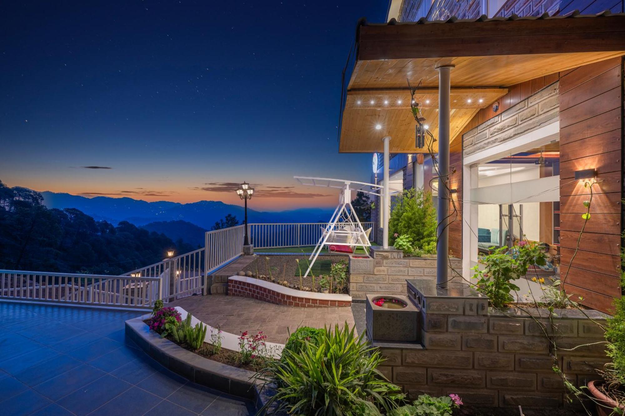 Hotel Wood Stock Luxury - A Boutique Property - Penthouse - Open Air Restaurant & Terrace Kasauli Buitenkant foto
